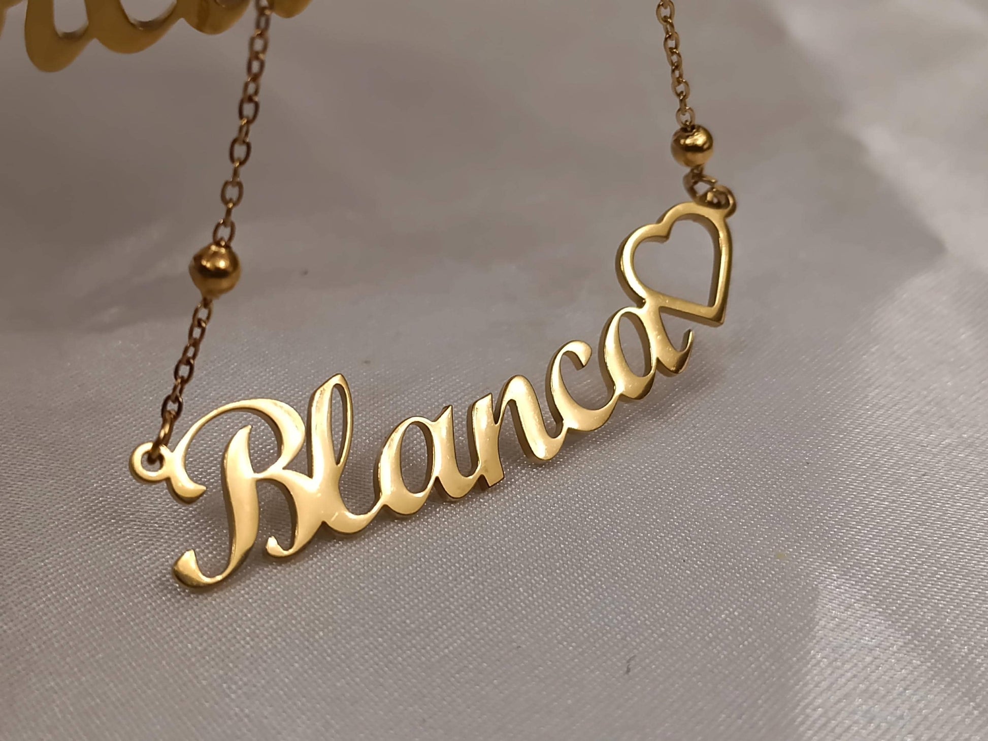 Collar con nombre personalizado acero inoxidable en Oro 18K (PVD) - 18" + 2" Ajustable para mujeres