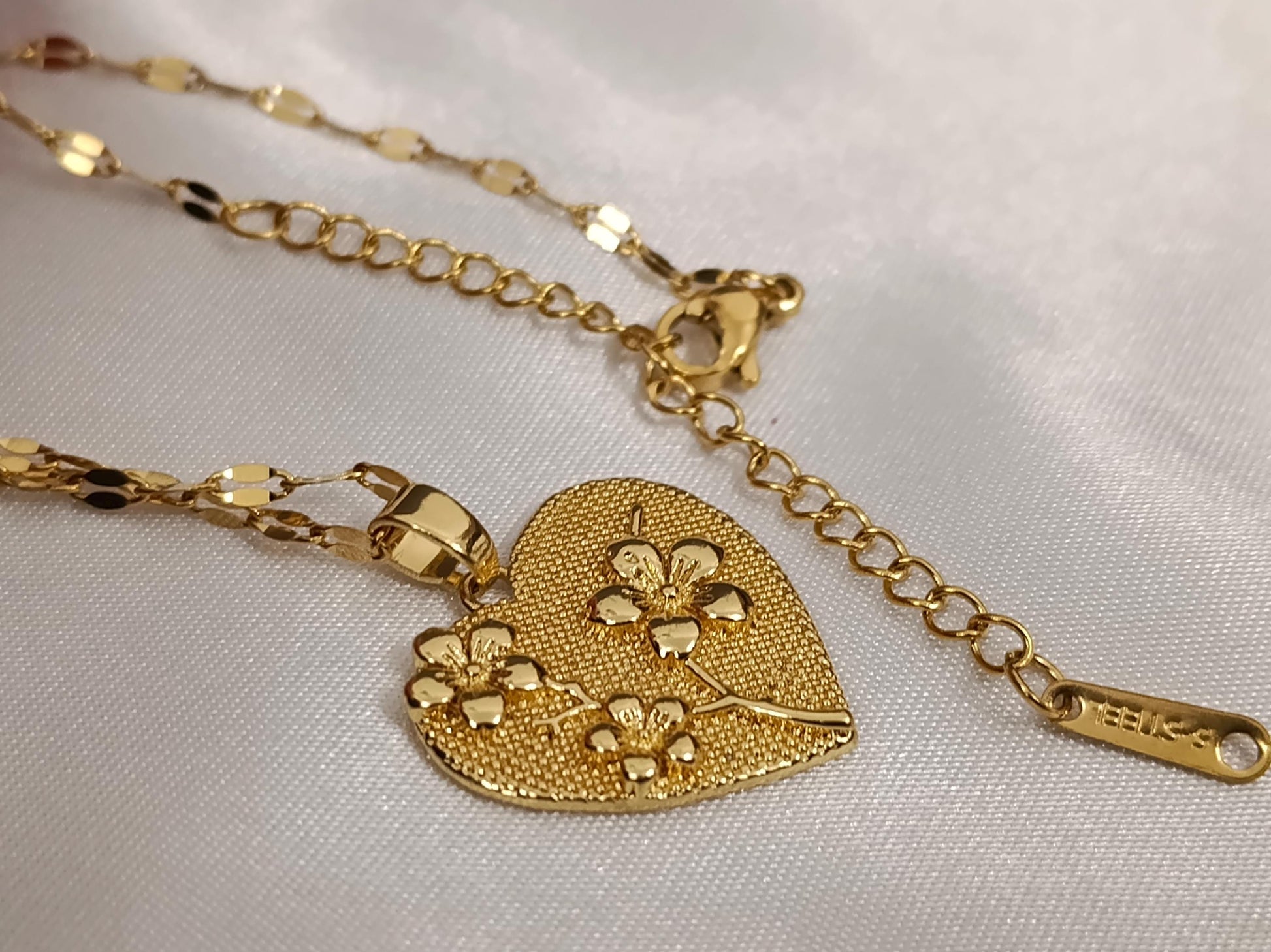 Collar de Acero Inoxidable Oro 18K colgante de medalla corazon con flores 40cm + Extensión 5cm (16"+2") para mujeres