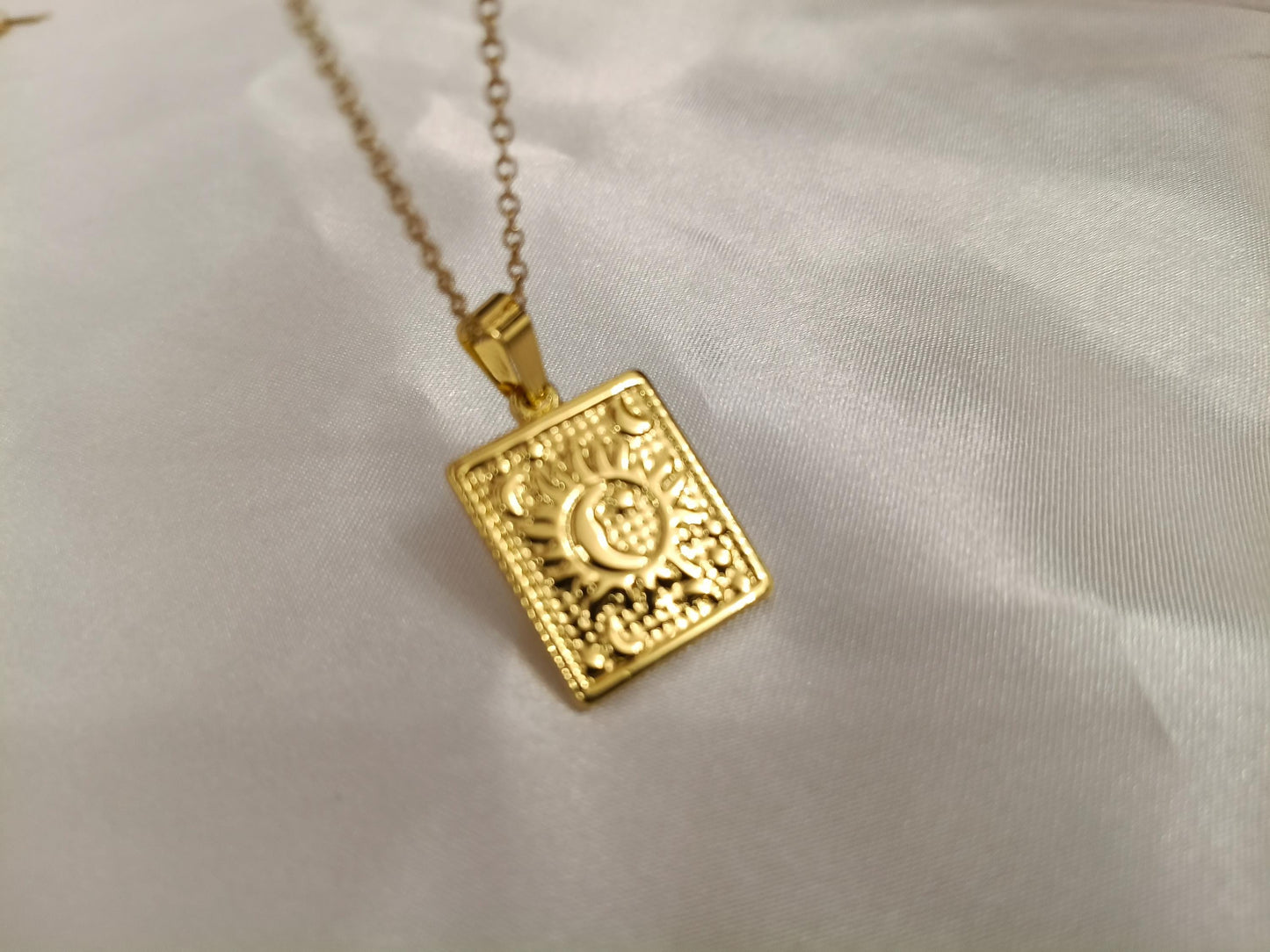 Collar de pluma,medalla, cruz,y corazón acero inoxidable oro bañado 18K 40cm más extensión de 5cm para mujeres