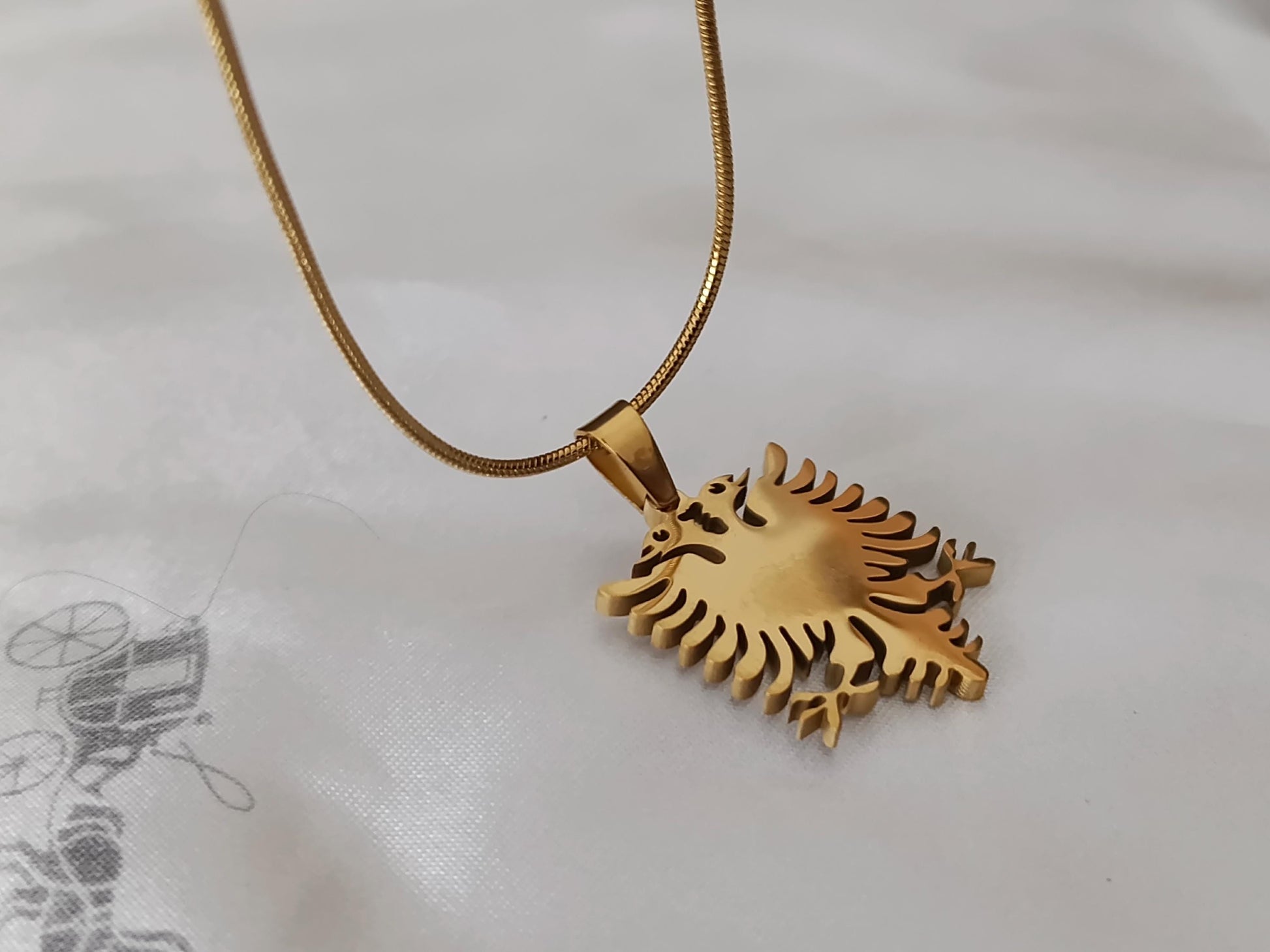 Collar con colgante Águila Albania acero inoxidable bañado en oro 18K cadena 60cm 24 pulgadas para hombres o mujeres