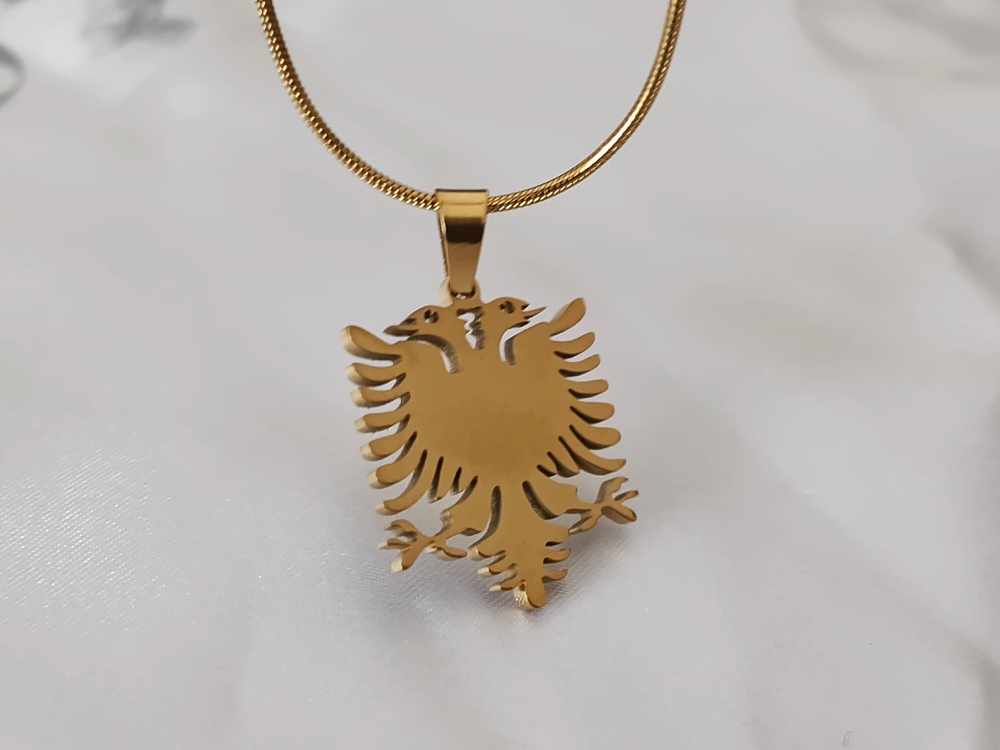 Collar con colgante Águila Albania acero inoxidable bañado en oro 18K cadena 60cm 24 pulgadas para hombres o mujeres
