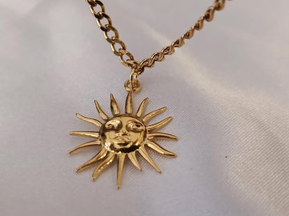 Collar con cadena Miami y colgante sol acero inoxidable oro bañado 18K resistente al agua para mujeres