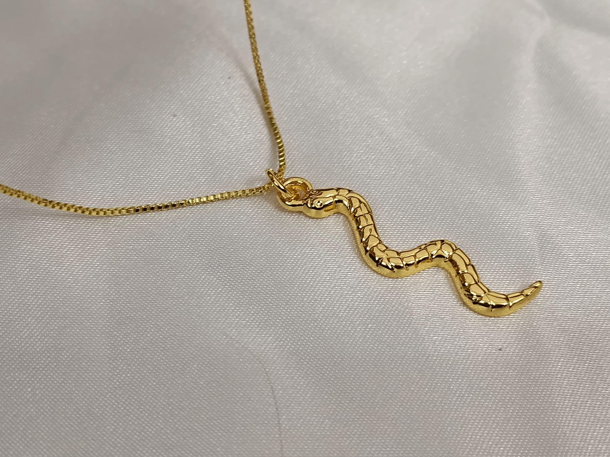 Collar con colgante serpiente acero inoxidable oro bañado 18K para mujeres
