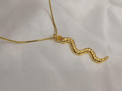 Collar con colgante serpiente acero inoxidable oro bañado 18K para mujeres