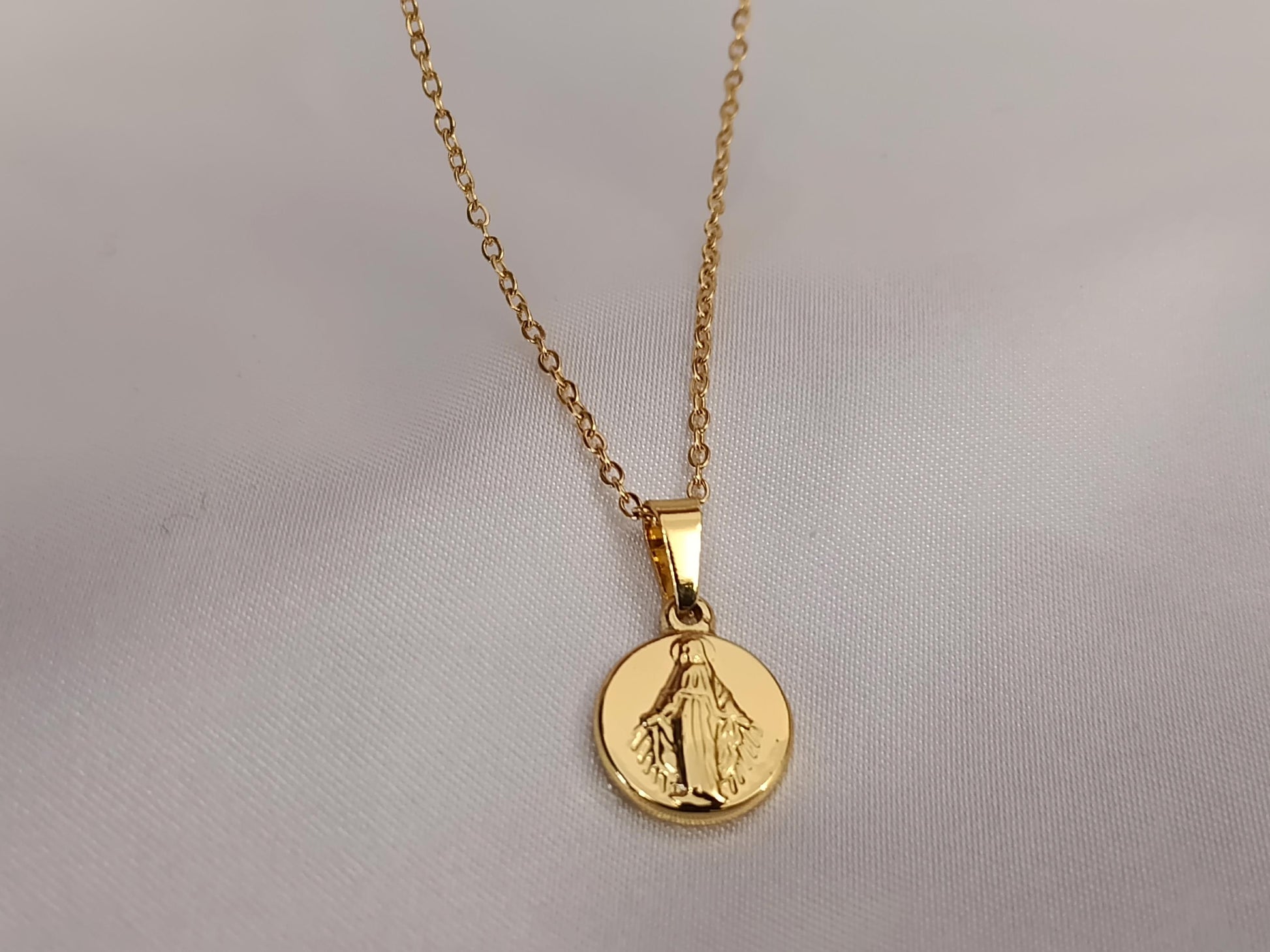 Collar con medalla de Virgin María acero inoxidable bañado en oro 18K para mujeres