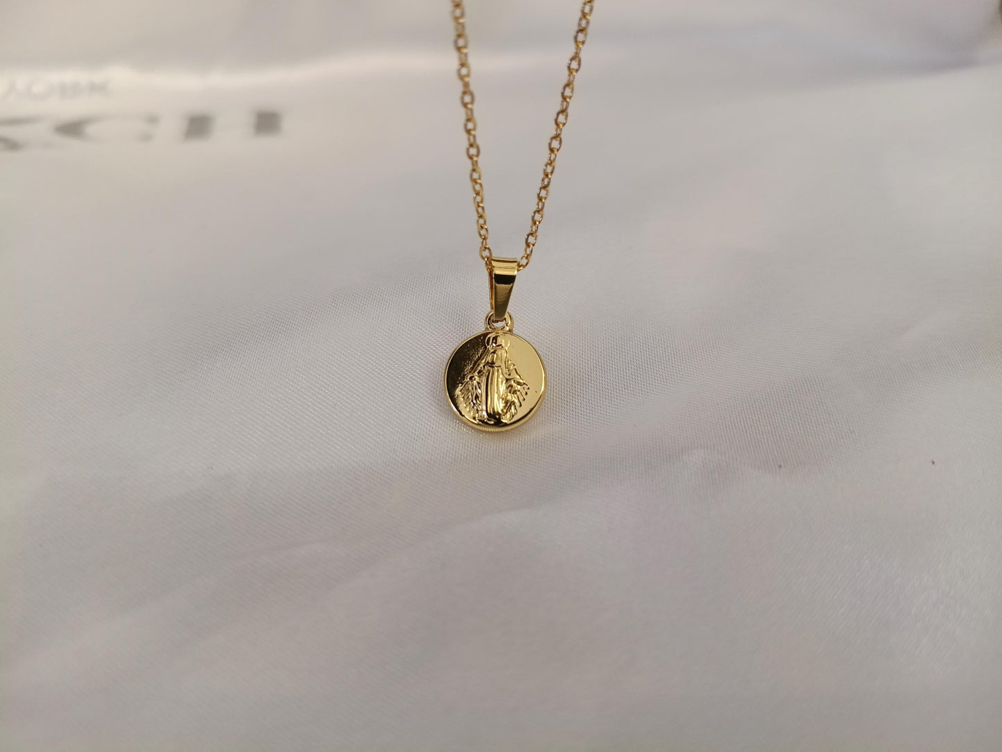 Collar con medalla de Virgin María acero inoxidable bañado en oro 18K para mujeres