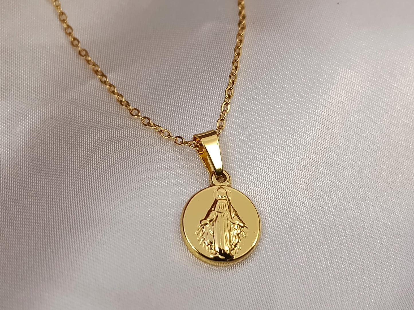 Collar con medalla de Virgin María acero inoxidable bañado en oro 18K para mujeres