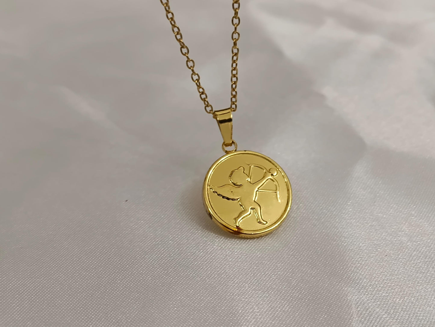 Collar con Colgante moneda de Ángel en Oro 18K (PVD) - 16" + 2" Ajustable para mujeres