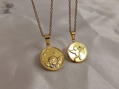 Collar con Colgante moneda de Ángel en Oro 18K (PVD) - 16" + 2" Ajustable para mujeres