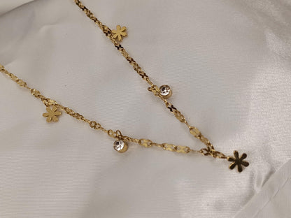 Collar con Colgante flores y circonitas en Oro 18K (PVD) - 16" + 2" Ajustable para mujeres