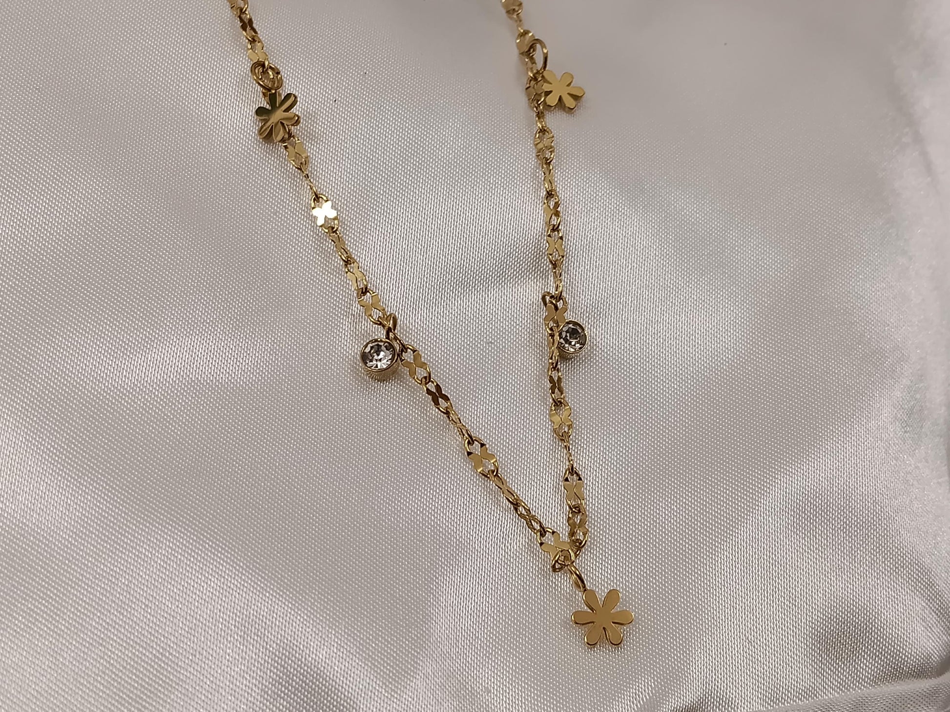 Collar con Colgante flores y circonitas en Oro 18K (PVD) - 16" + 2" Ajustable para mujeres