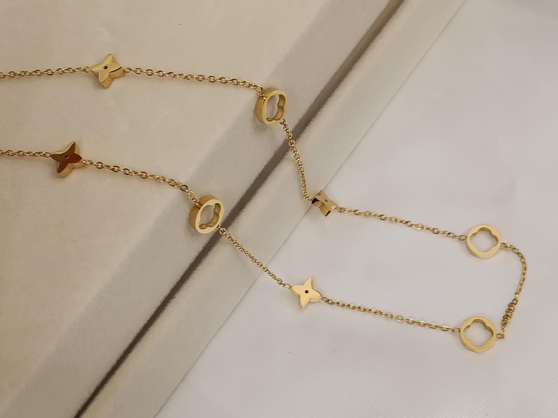 Collar ajustable de Acero Inoxidable 18K Oro - 45cm Gargantilla Trébol de Cuatro Hojas Efecto Espejo para mujeres