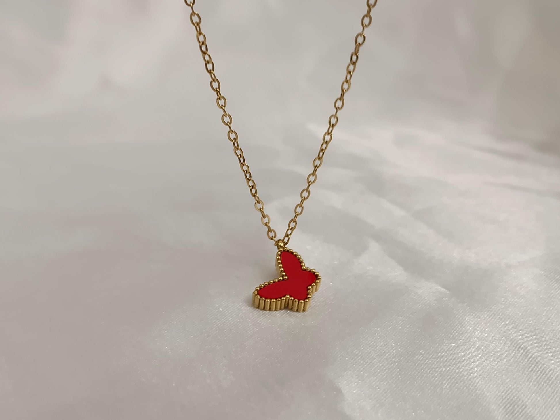 Collar de mariposa rojo y blanco acero inoxidable oro bañado 18K para mujeres