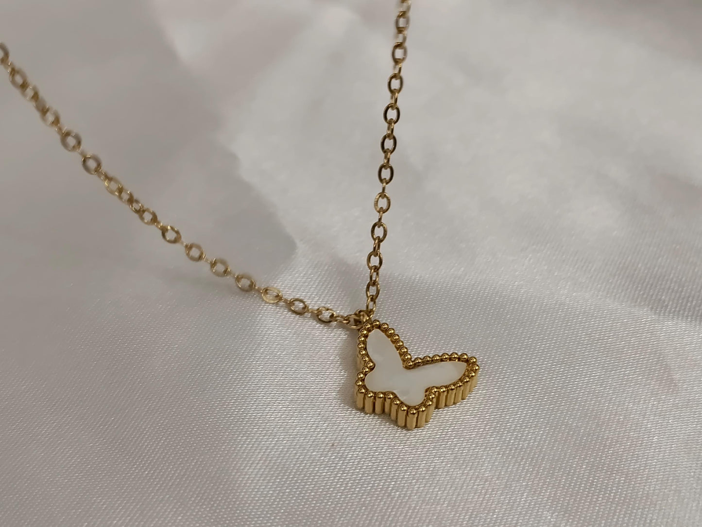 Collar de mariposa rojo y blanco acero inoxidable oro bañado 18K para mujeres