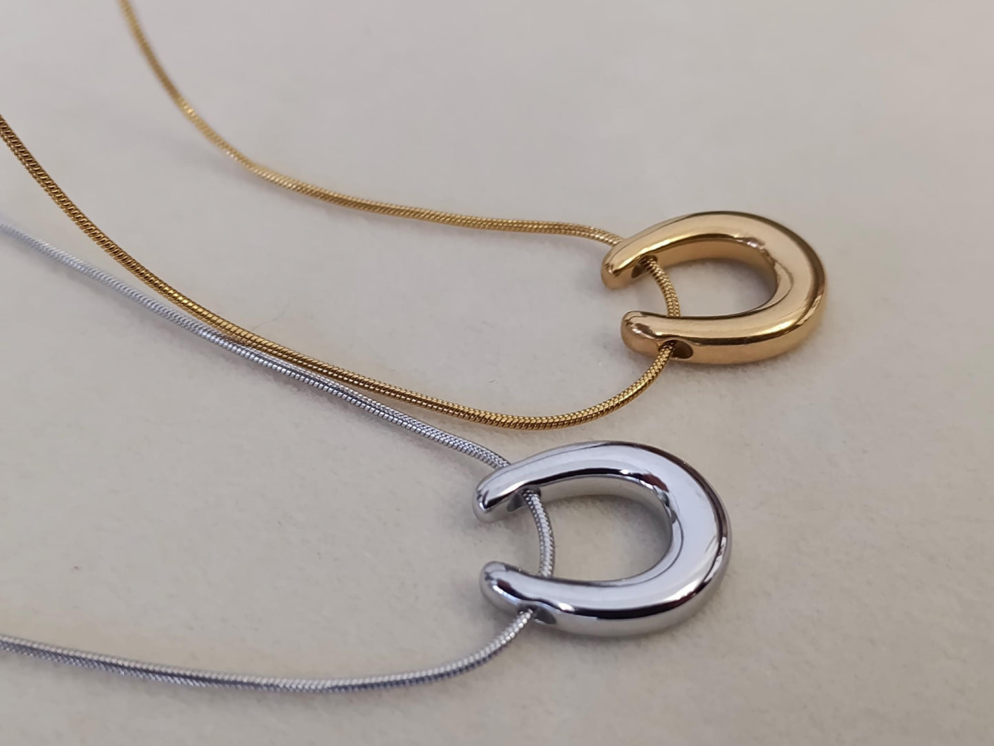 Collar con Colgante Ovalado Pulido en Oro 18K (PVD) - Cadena Serpiente - 16" + 2"/40cm+5cm extension para mujeres