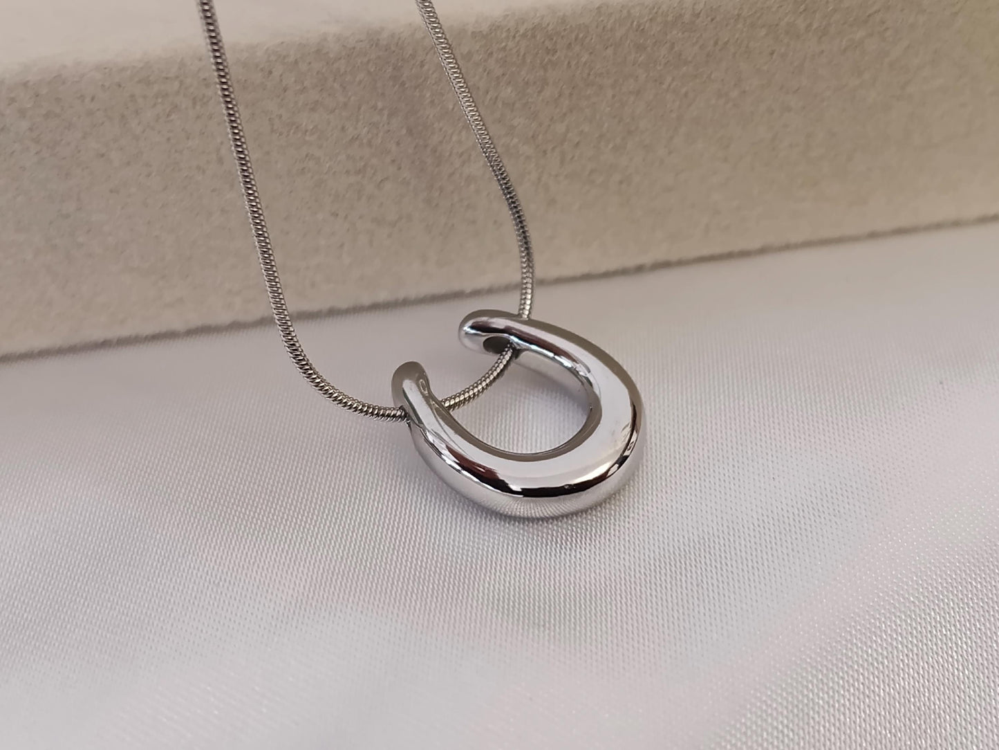 Collar con Colgante Ovalado Pulido en Oro 18K (PVD) - Cadena Serpiente - 16" + 2"/40cm+5cm extension para mujeres