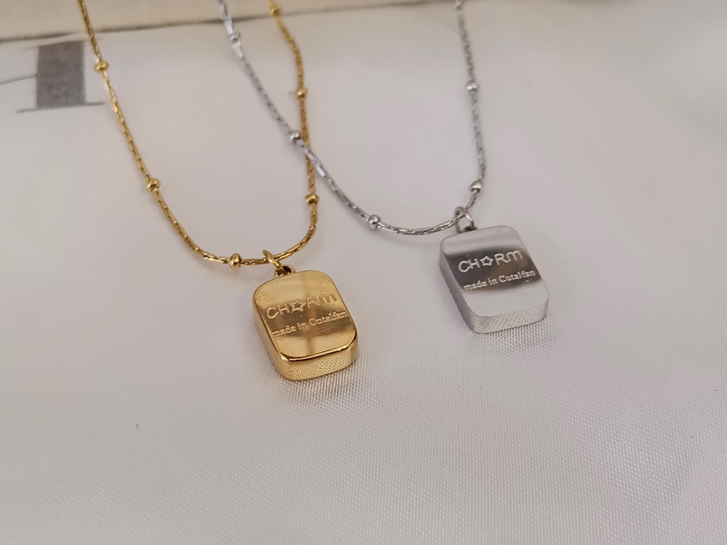 Collar de cuentas con colgantes rectangular con letras pulidas acero inoxidable oro bañado 18K para mujeres