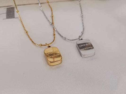 Collar de cuentas con colgantes rectangular con letras pulidas acero inoxidable oro bañado 18K para mujeres