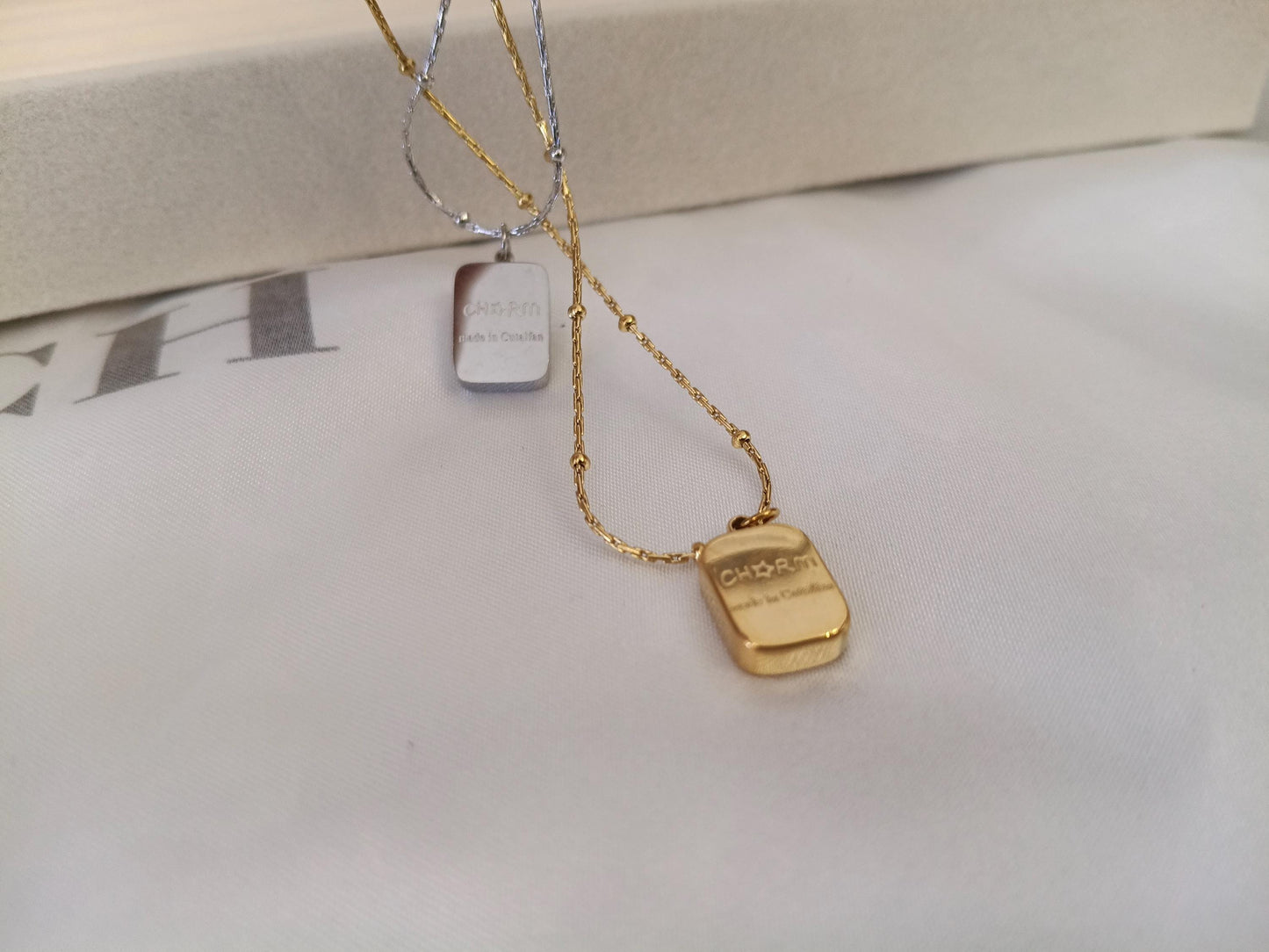 Collar de cuentas con colgantes rectangular con letras pulidas acero inoxidable oro bañado 18K para mujeres
