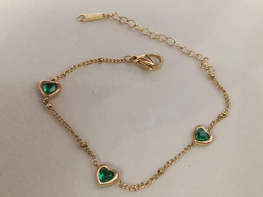Pulsera con corazones circonitas verdes acero inoxidable bañado en oro 18K para mujeres