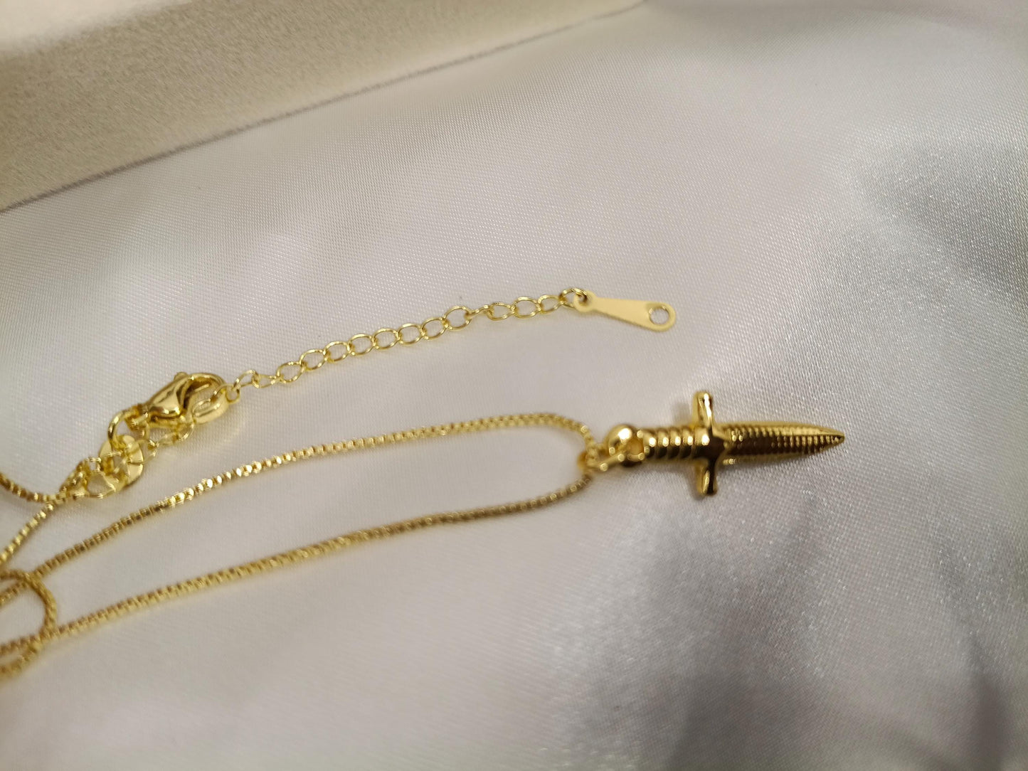 Collar con colgantes de ancla/espada/escudo acero inoxidable oro bañado 18K para mujeres