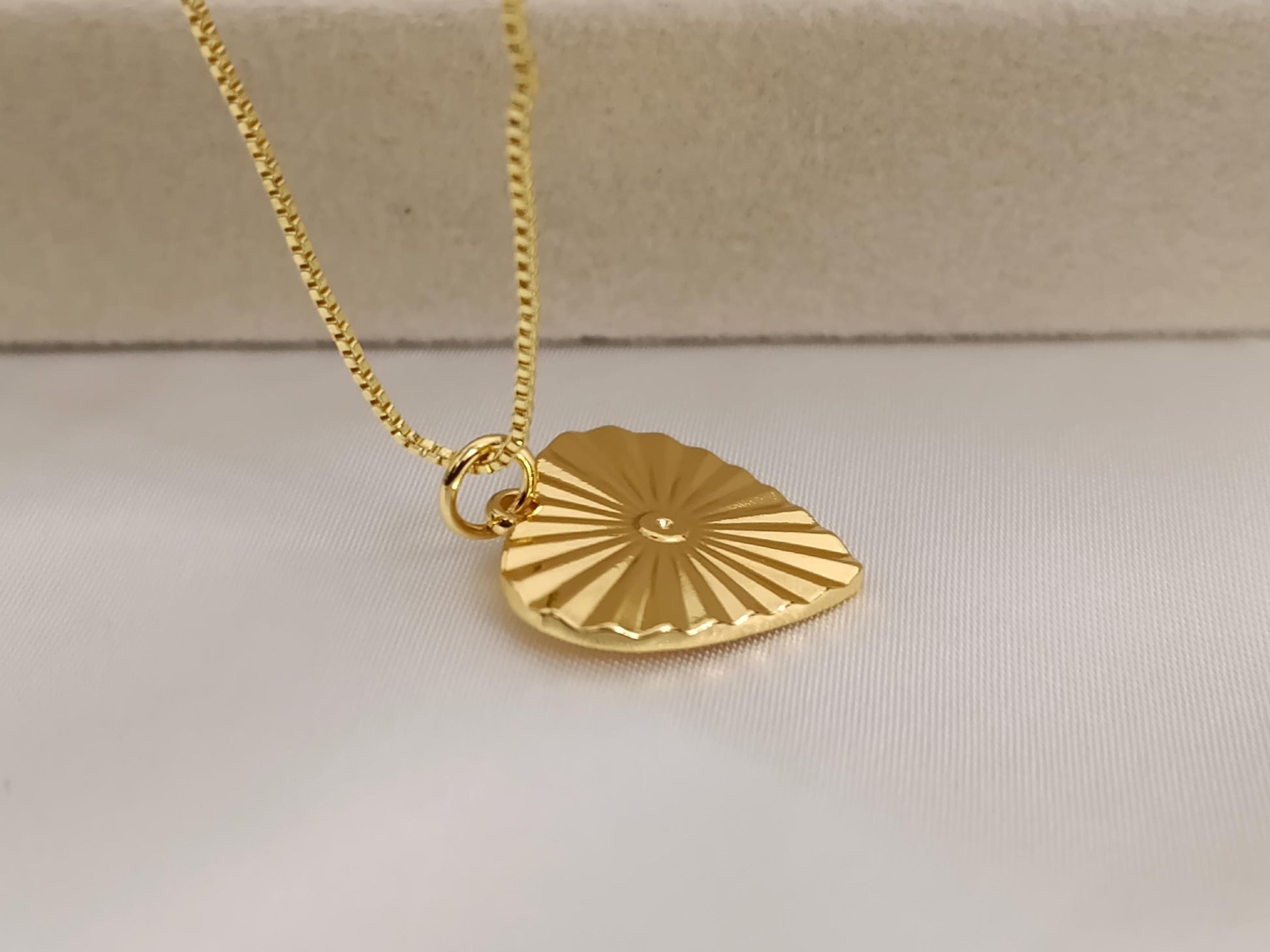 Collar con colgantes de corazones acero inoxidable oro bañado 18K para mujeres