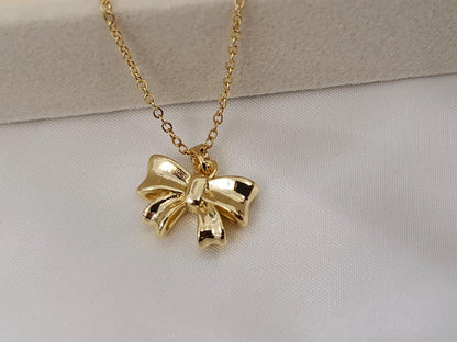 Collar con Colgante de Lazo en Acero Inoxidable y Baño de Oro 18K (40cm + Extensión) regalo para ella