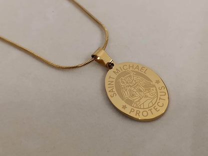 Collar de Acero Inoxidable Oro 18K colgante de Saint Michael con corazon 50cm + Extensión 5cm (20"+2") para mujeres