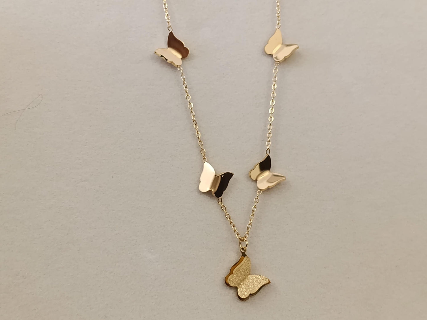 Collar con colgantes de mariposas en Oro 18K (PVD) - Acero Inoxidable - Ajustable para mujeres