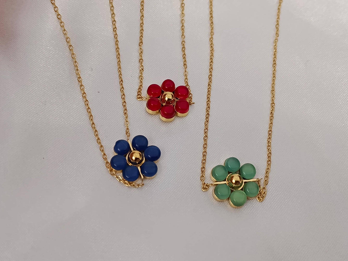 Collar con Colgante flores y piedra ojo de gato en Oro azul rojo verde 18K (PVD) - 16" + 2" Ajustable para mujeres