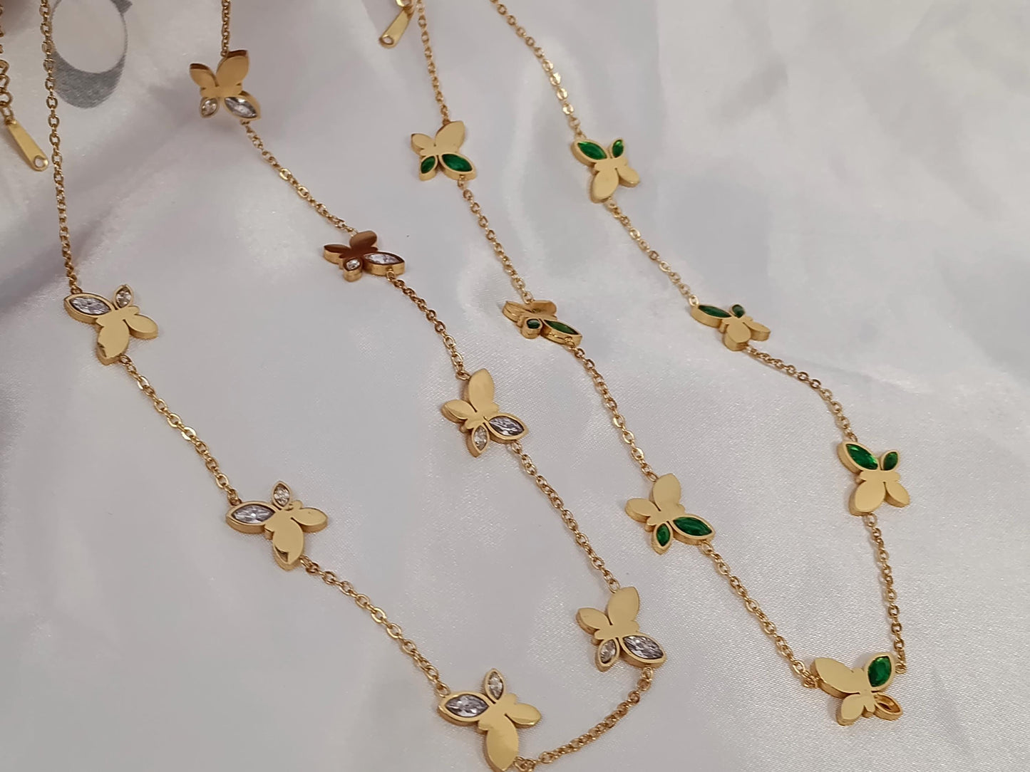 Collar con colgantes de cuentas mariposas verdes en Oro 18K (PVD) - Acero Inoxidable - Ajustable para mujeres