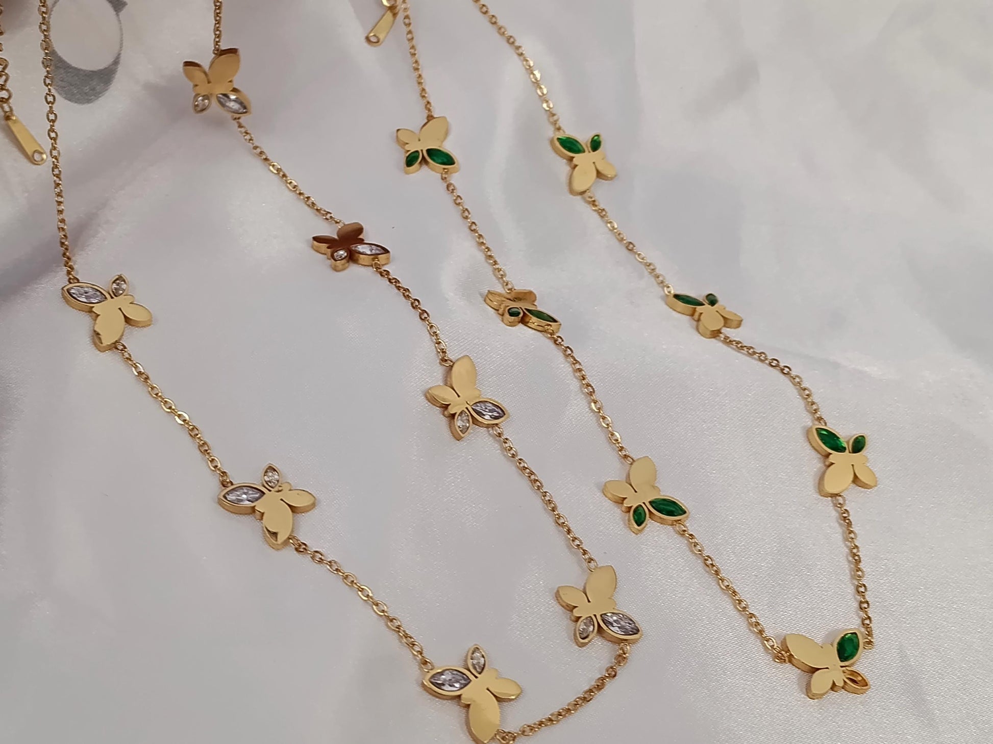 Collar con colgantes de cuentas mariposas verdes en Oro 18K (PVD) - Acero Inoxidable - Ajustable para mujeres