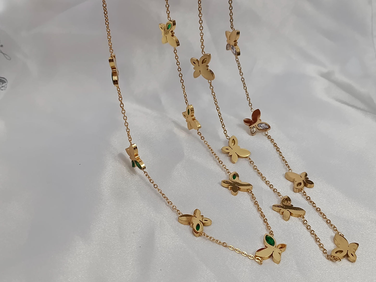 Collar con colgantes de cuentas mariposas verdes en Oro 18K (PVD) - Acero Inoxidable - Ajustable para mujeres