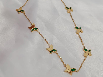 Collar con colgantes de cuentas mariposas verdes en Oro 18K (PVD) - Acero Inoxidable - Ajustable para mujeres