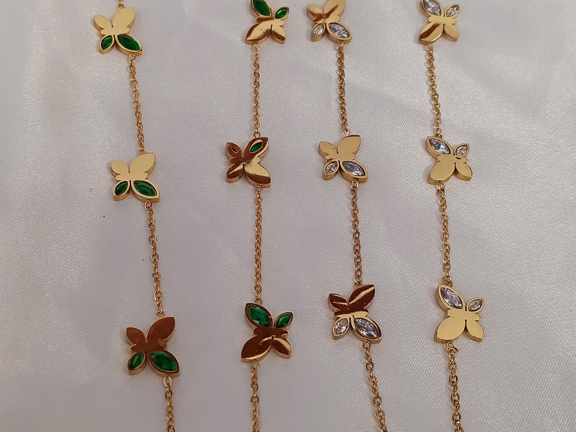 Collar con colgantes de cuentas mariposas verdes en Oro 18K (PVD) - Acero Inoxidable - Ajustable para mujeres