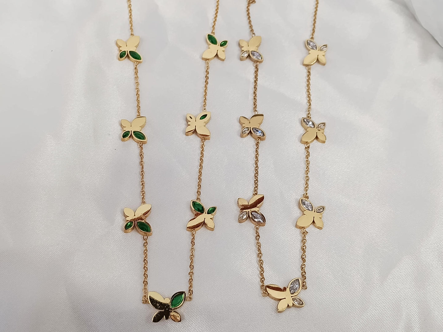 Collar con colgantes de cuentas mariposas verdes en Oro 18K (PVD) - Acero Inoxidable - Ajustable para mujeres